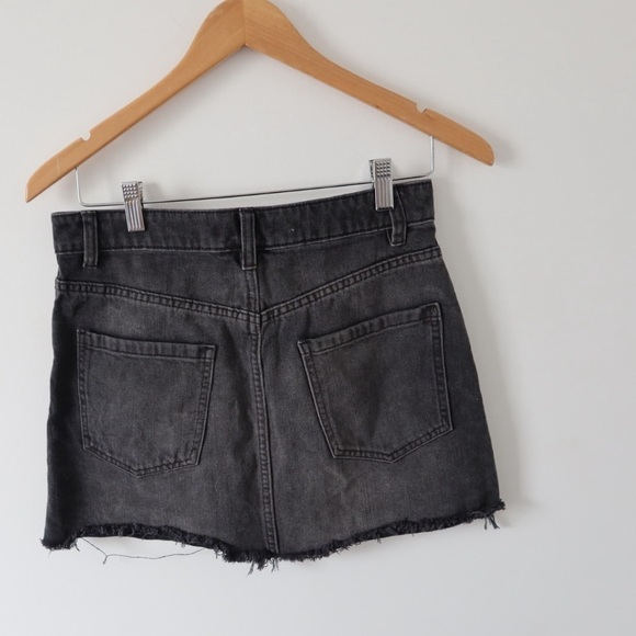 We The Free x Free People Black Denim Raw Hem Zip Up Mini Skirt Size 27 - Picture 4 of 5